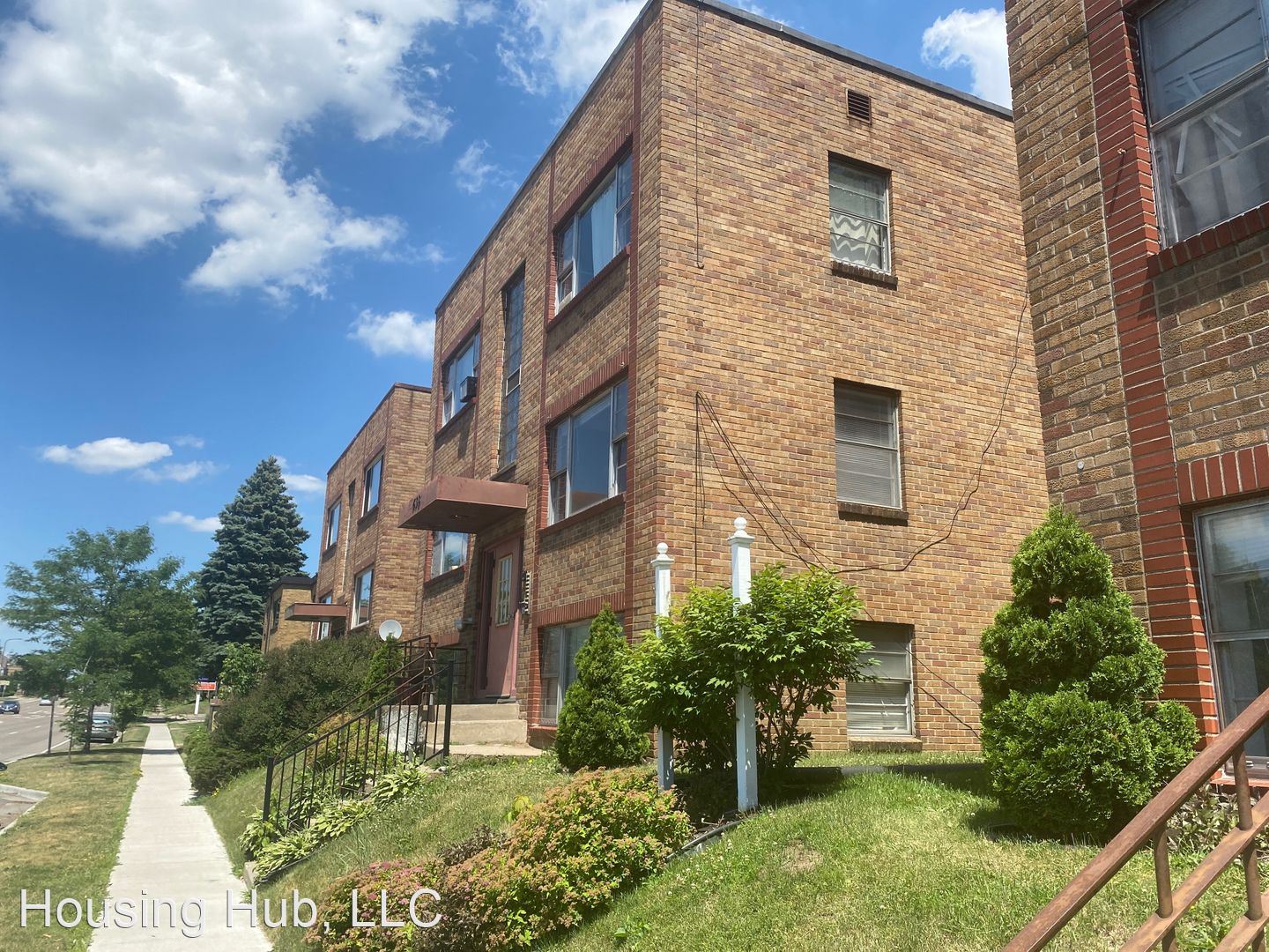 638 Snelling Ave South