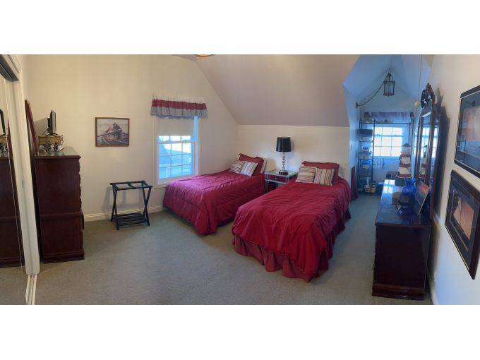 Entire upstairs (1 bed, 1 bath) for Rent! 